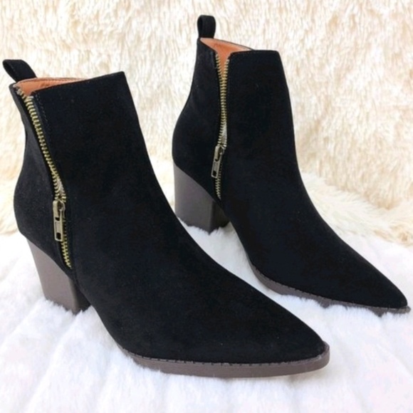 Mata Black Western Style Slip On Ankle Bootie With 2 1/2" Block Heel - Picture 1 of 4